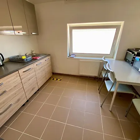 3-bedroom In Rajhrad, With Kitchen, 2 Bathrooms, Parking شقة *